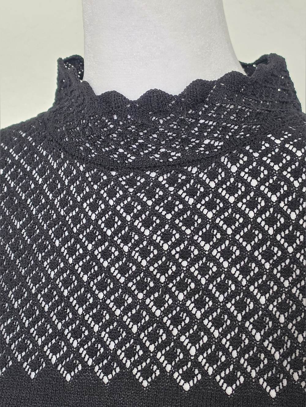 St. John Black Lace Knit Sleeveless Top Mock Neck Gold Button Back Luxury Top M - Picture 2 of 12